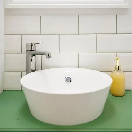 #cozy Nest With Balcony