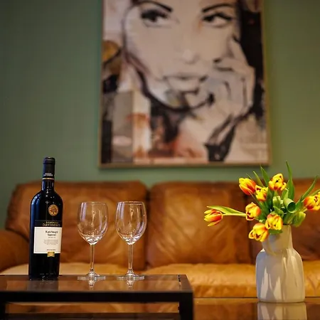 #cozy Nest With Balcony