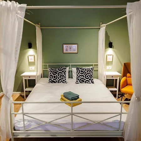 #cozy Nest With Balcony