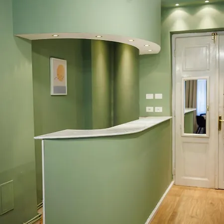#cozy Nest With Balcony Apartment *