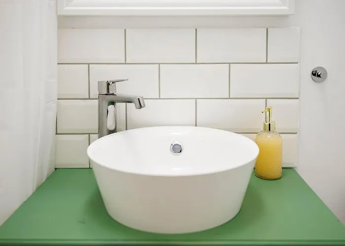 #cozy Nest With Balcony