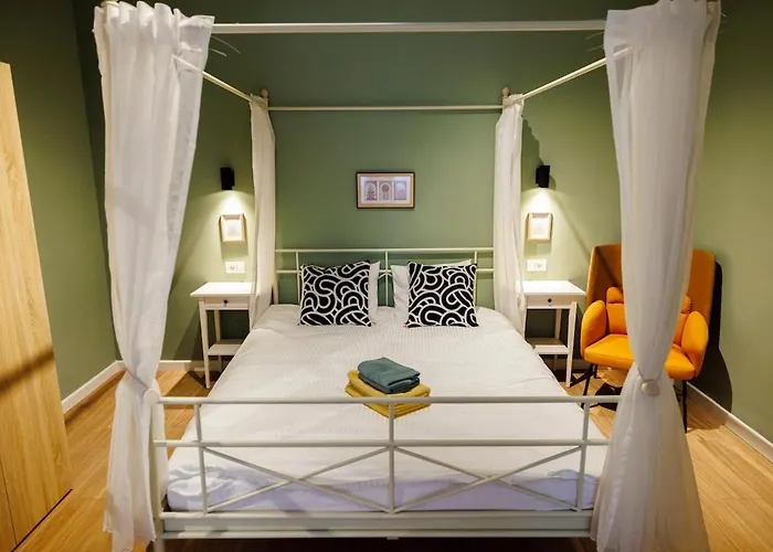 #cozy Nest With Balcony