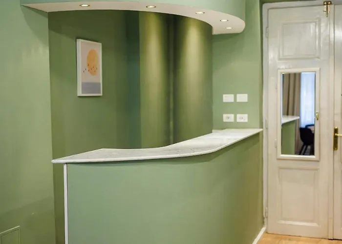 #cozy Nest With Balcony דירה *