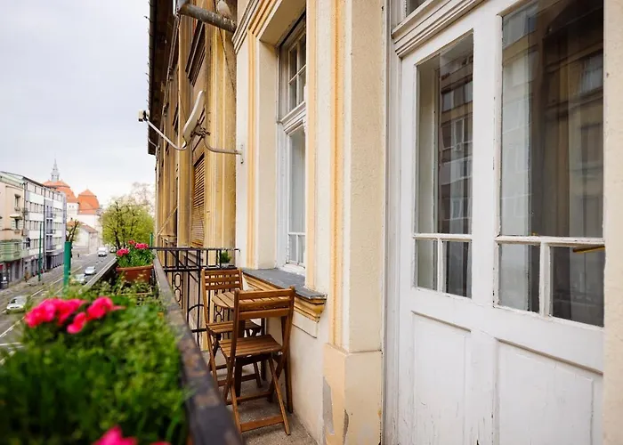 #cozy Nest With Balcony