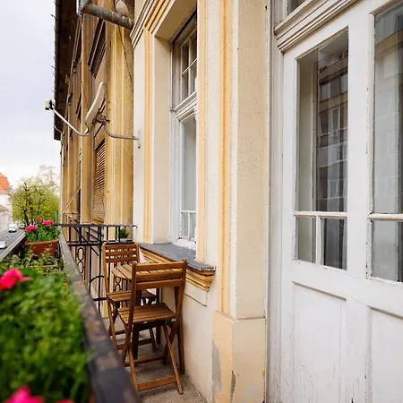 #cozy Nest With Balcony